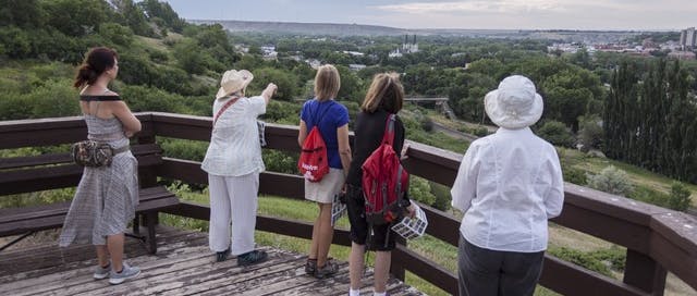 Photo of people looking onto Medicine Hat. Photo credit: Len Moser.