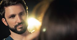 Comment bien choisir son chirurgien plasticien, expliqué par le Dr Mertens