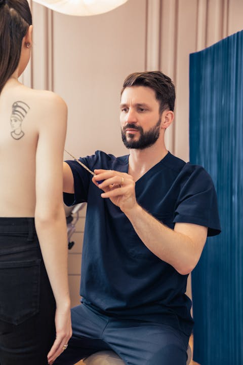Consultation pour une augmentation Mammaire & lifting des seins par le Dr. Alexandre Mertens chez Maison Yoko