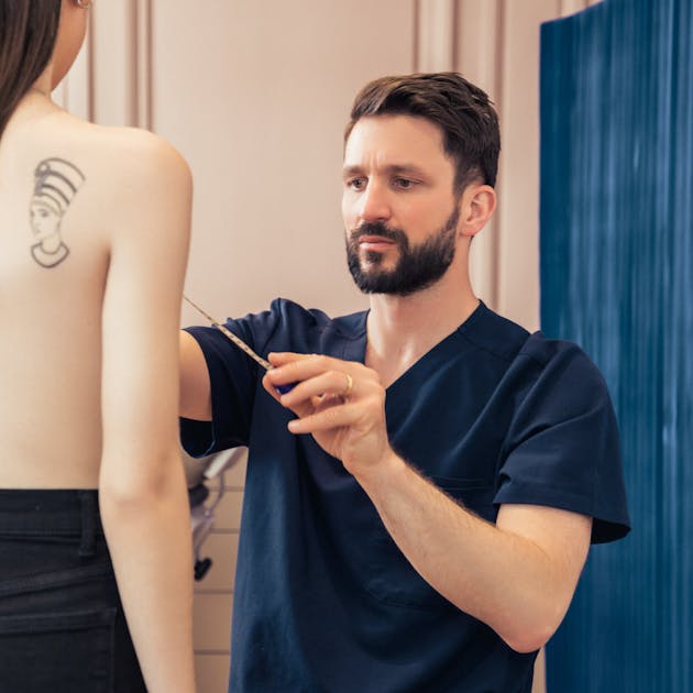Lipofilling mammaire : augmenter la taille du sein sans implant par le Dr. Alexandre Mertens