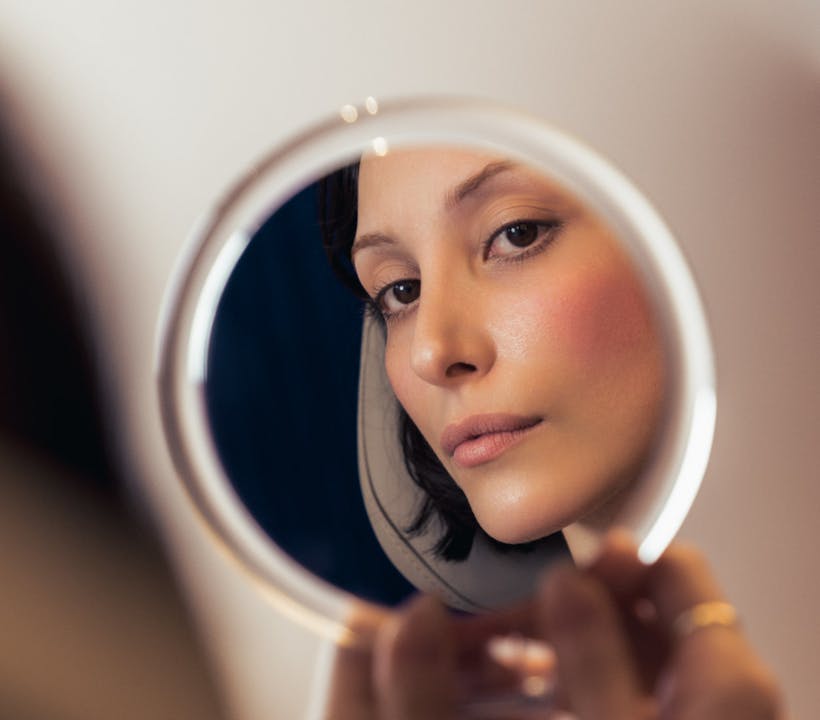 “Le regard est le reflet de la personnalité, c’est un élément clé de la beauté d’un visage ; il reflète les émotions et le caractère.”