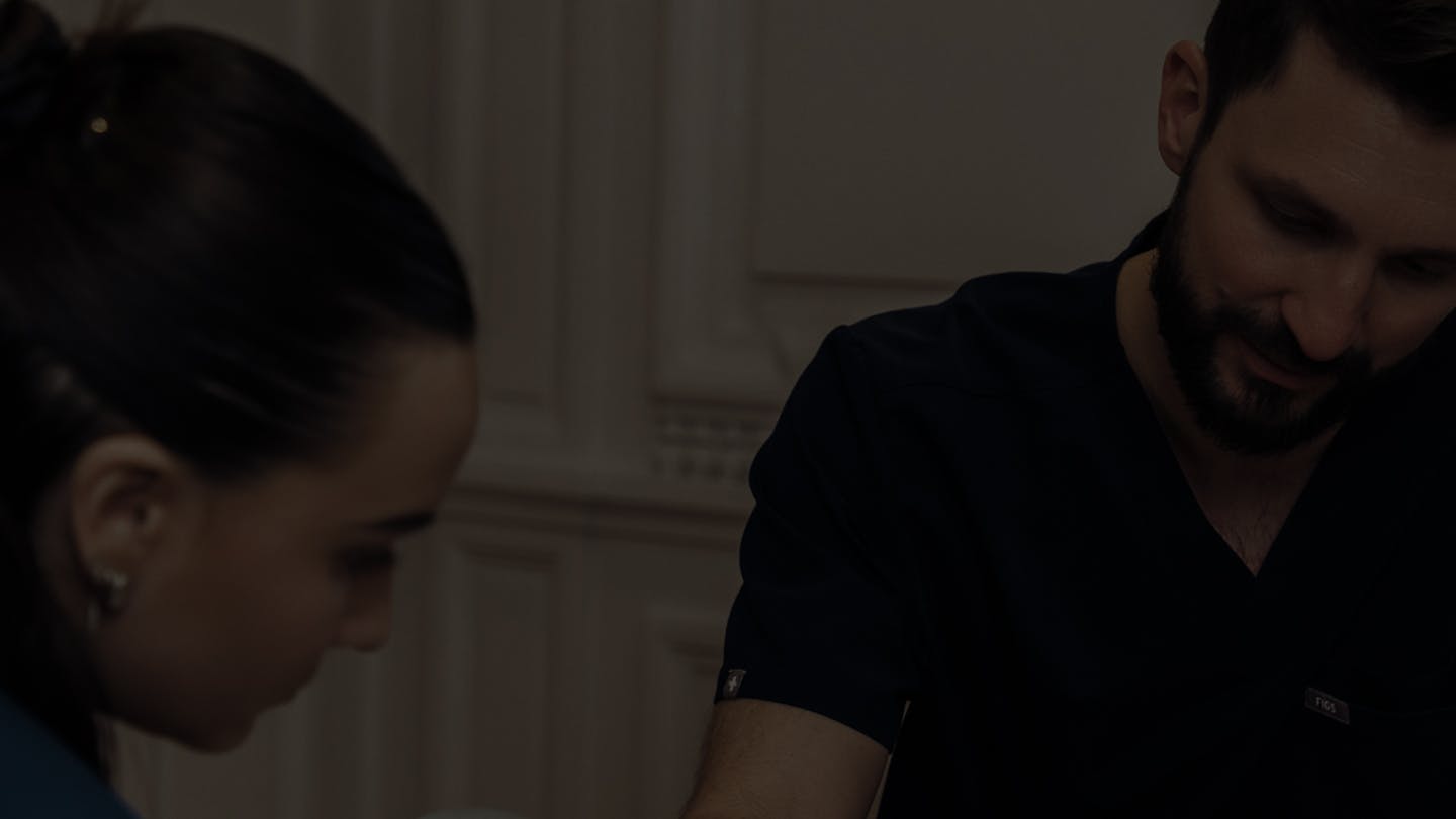 Augmentation mammaire par injection de graisse ou lipofilling des seins par le Dr. Alexandre Mertens