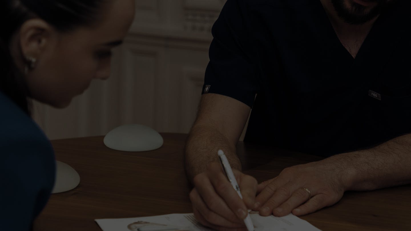 Lifting mammaire avec lipofilling par le Dr. Alexandre Mertens