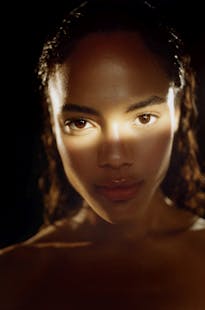 “Le regard est le reflet de la personnalité, c’est un élément clé de la beauté d’un visage ; il reflète les émotions et le caractère.”