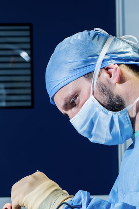 Technique et précision : les différents gestes pour sublimer votre nez