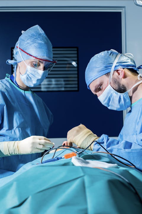 Blépharoplastie supérieure : une chirurgie simple & rapide par le Dr. Alexandre Mertens