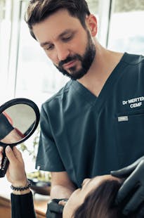 Rhinoplastie médicale : résultats des injections d'acide hyaluronique par le Dr. Alexandre Mertens