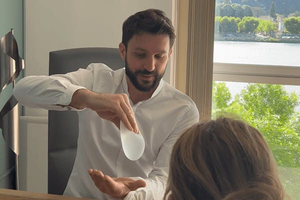 consultation augmentation mammaire avec le Dr Mertens Lyon Vienne