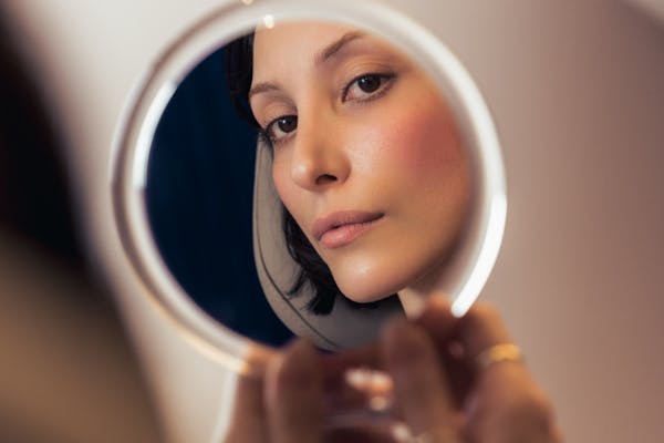 Visage Gonflé ou Bouffi : Le Détournement des Injections