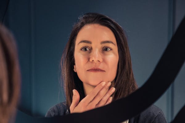 Un Visage "Tiré" : L'évolution des techniques