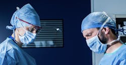 Quelle(s) cicatrice(s) après une augmentation mammaire par implant ?