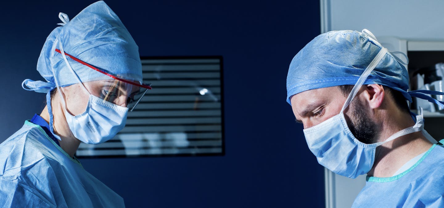 Quelle(s) cicatrice(s) après une augmentation mammaire par implant ?