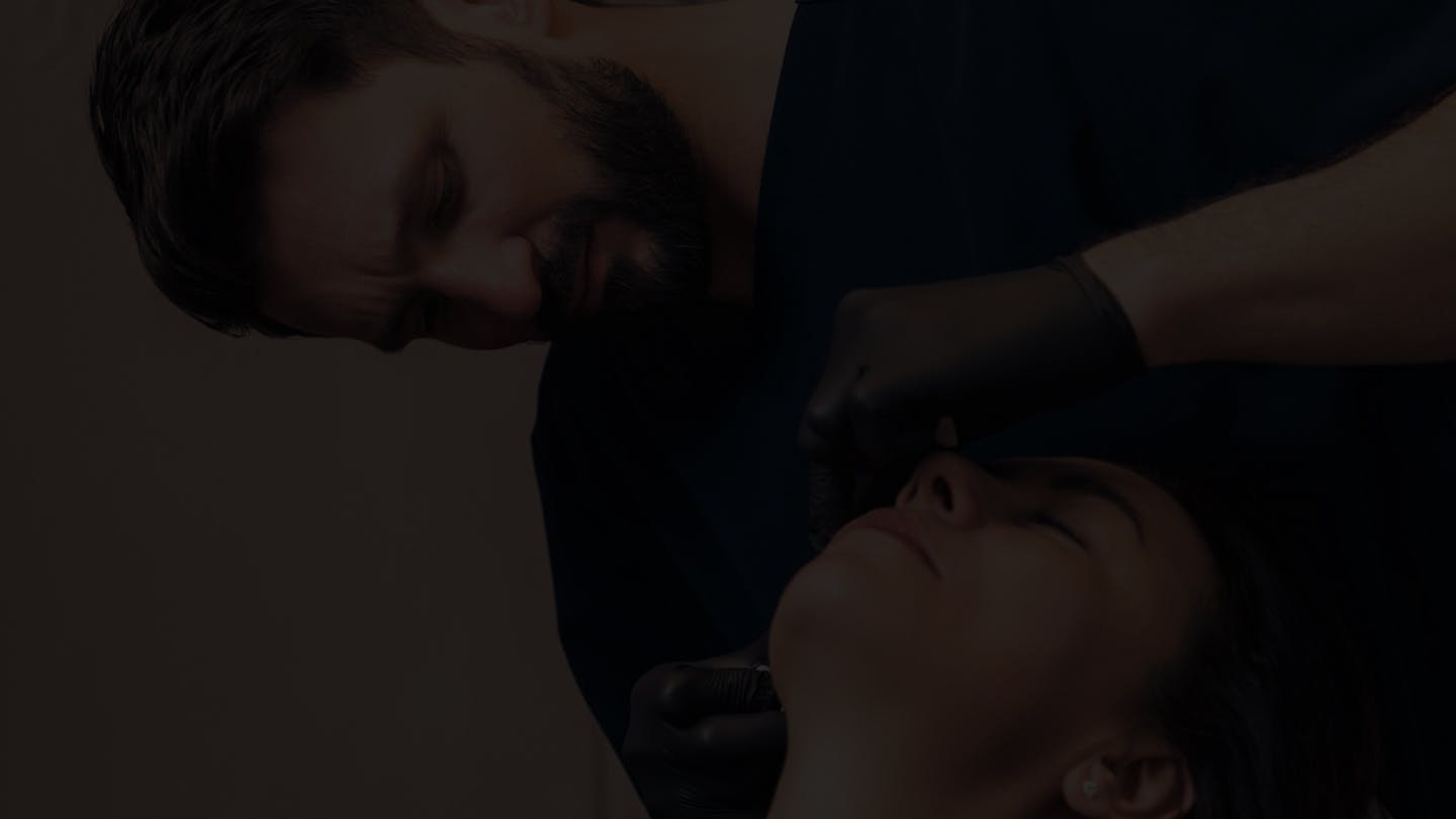 Séance Profiloplastie et jawline contouring par le Dr. Alexandre Mertens