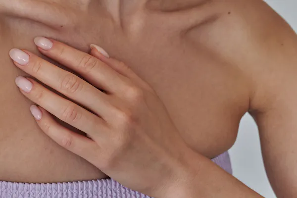 Pourquoi le gel d’un implant mammaire influence-t-il le résultat ?