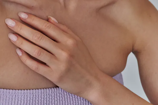 asymétrie mammaire causes | Dr. Mertens Lyon