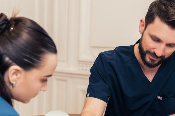 Quelles sont les différentes cicatrices d'un lifting mammaire ?