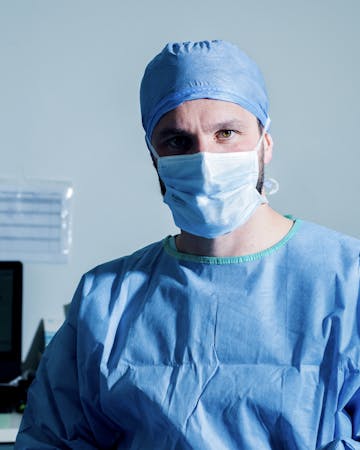 Redessiner le ventre en profondeur avec l’abdominoplastie par le Dr. Alexandre Mertens