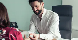 consultation prothèse mammaire avec le docteur Alexandre mertens