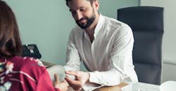 consultation prothèse mammaire avec le docteur Alexandre mertens