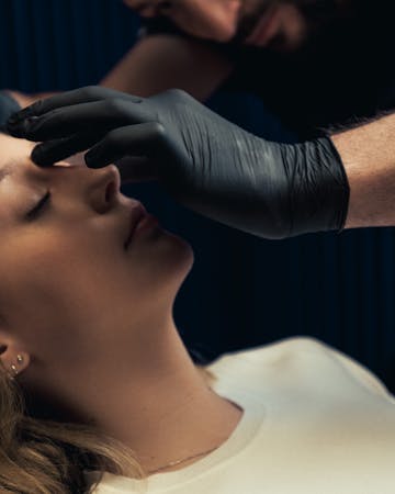 Injections d'acide hyaluronique sur le nez proposé par le Dr. Alexandre Mertens à Lyon Vienne