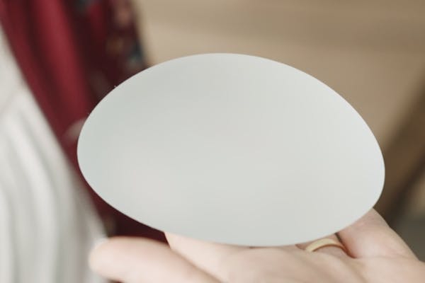 prothèse mammaire ronde