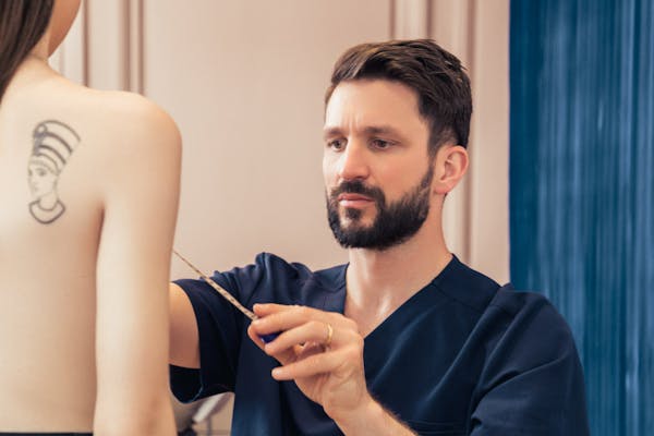 Quels sont les meilleurs implants mammaires ? 3 caractéristiques essentielles pour un résultat naturel