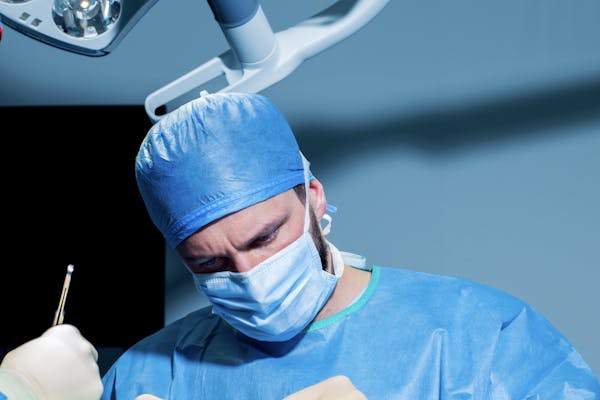 Comment prendre soin de ses cicatrices après une augmentation mammaire ?