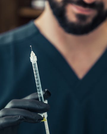 Structurer et remodeler le visage de face comme de profil par le Dr. Alexandre Mertens à Lyon ou Vienne