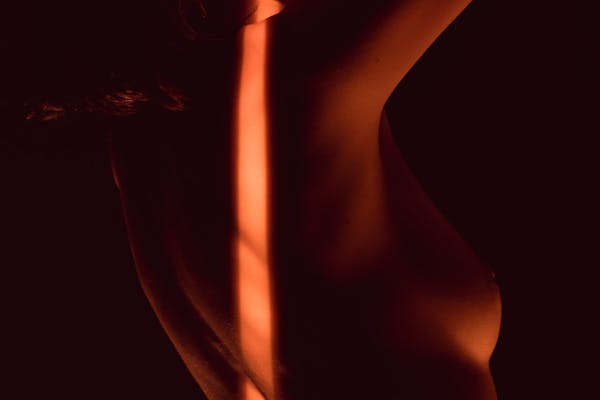 Opter pour une augmentation mammaire composite.