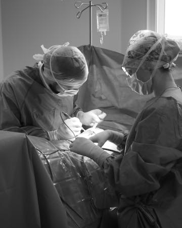 Chirurgie malformations mammaires : du sur-mesure par le Dr. Alexandre Mertens à la clinique trenel à Vienne