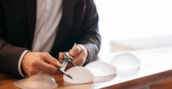 Mesure de plusieurs implants mammaires