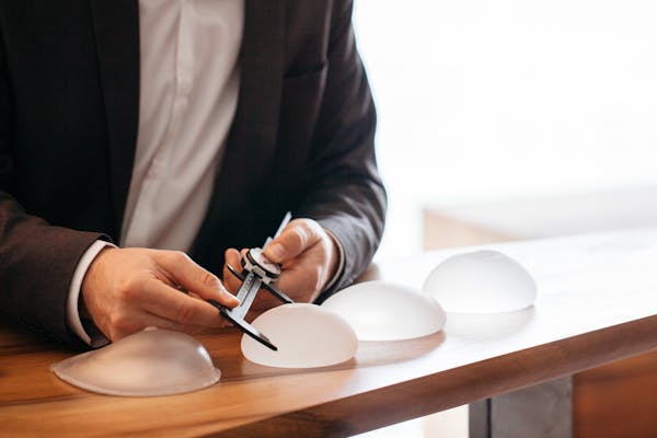 Augmentation mammaire : les dimensions de l'implant sont un élément essentiel pour un résultat naturel.