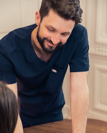 Explication et schéma explicatif d'un Lipofilling mammaire : augmenter la taille du sein sans implant par le Dr. Alexandre Mertens
