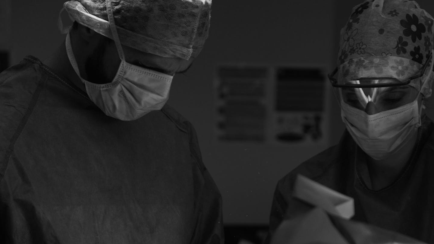 Augmentation mammaire composite / augmentation mammaire hybride par le Dr. Alexandre Mertens