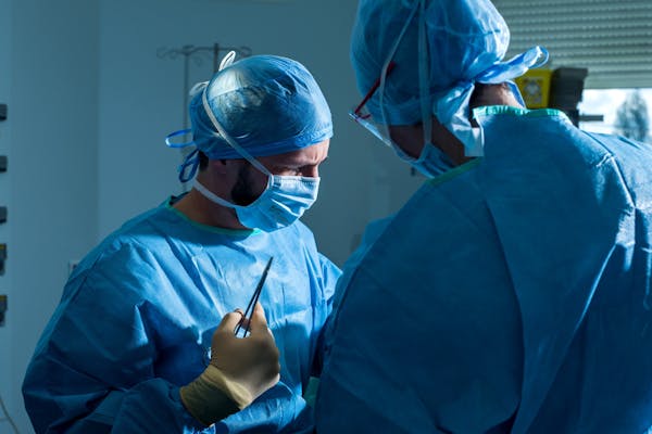 Dr Alexandre mertens augmentation mammaire lyon