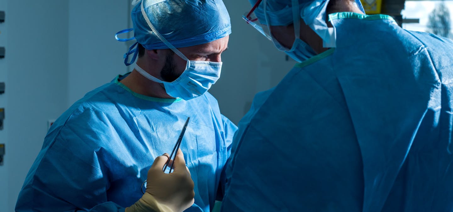 Dr Alexandre mertens augmentation mammaire lyon