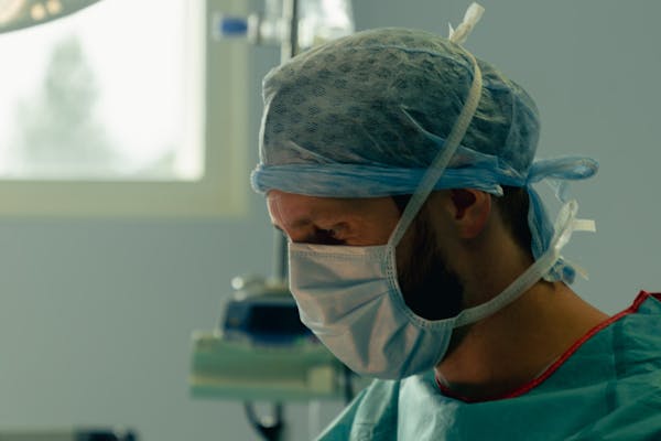 Dr Alexandre Mertens chirurgien mammaire Lyon