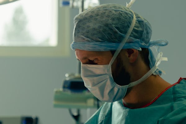 Dr Alexandre mertens chirurgie mammaire lyon