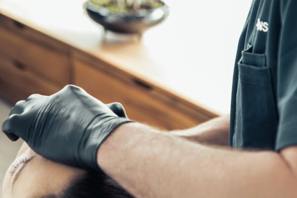 Injections réalisées par le chirurgien Docteur Mertens.