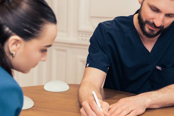 consultation chirurgie augmentation mammaire lyon vienne dr mertens