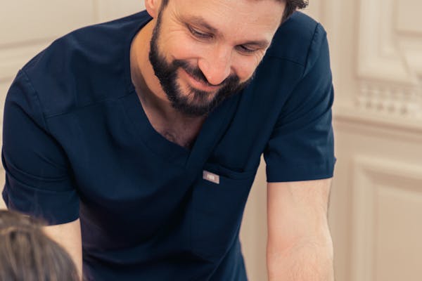 Chirurgie des mamelons ombiliqués à Lyon avec le Dr Mertens