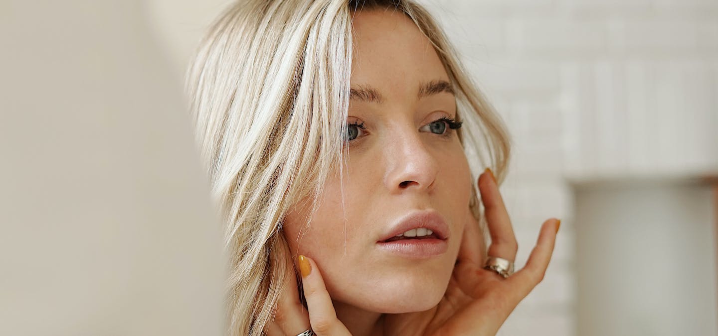 Visage d'une jeune femme.