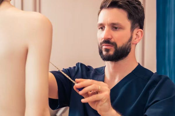 Augmentation mammaire : le secret pour avoir un résultat naturel grâce à la personnalisation avec un chirurgien qualifié à Lyon.