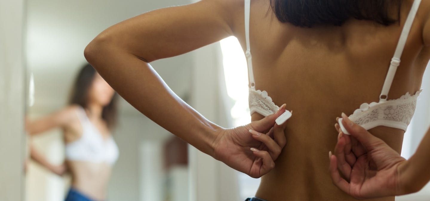 Une femme doit-elle porter un soutien-gorge  ?