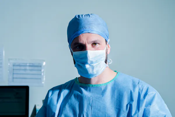 le Dr. Mertens vous accompagne dans vos projets de chirurgie mammaire