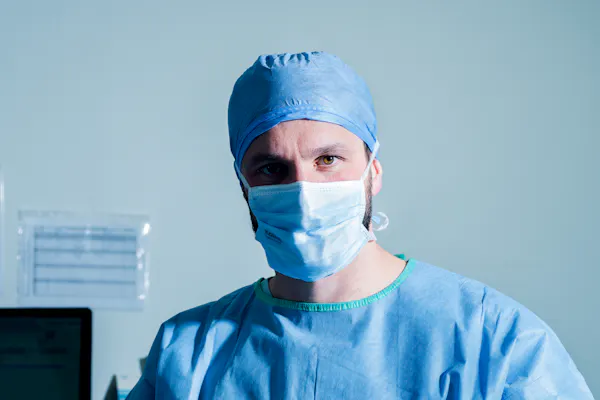 Dr. Alexandre Mertens chirurgien esthétique spécialiste du seins à Lyon