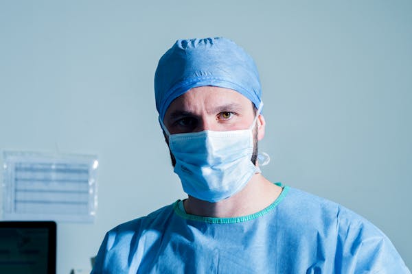 Dr Alexandre Mertens chirurgien mammaire à Lyon