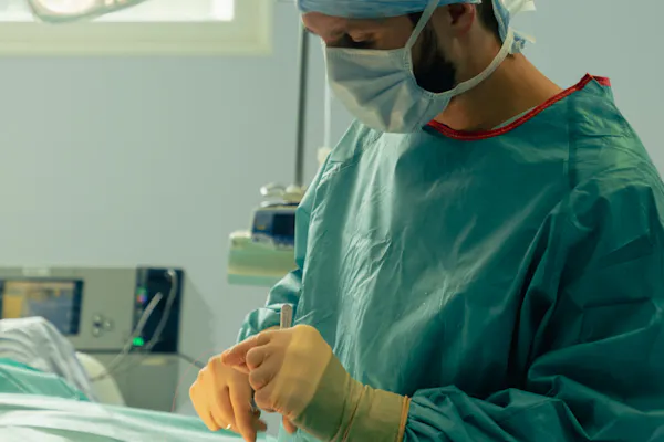 implant mammaire anatomique : pourquoi le Dr. Mertens n'aime pas