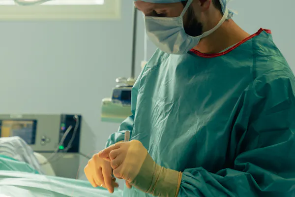 augmentation mammaire par voie axillaire | Dr. Mertens