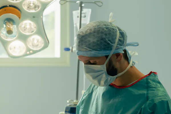 réduction mammaire à Lyon avec le Dr. Alexandre Mertens